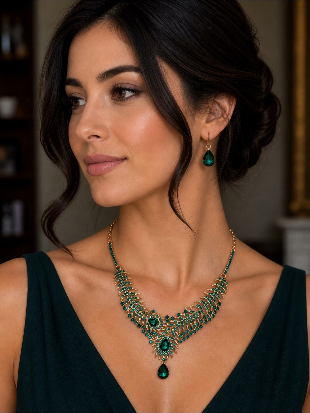 NWOT Bollywood Emerald Green Gold Tone Statement Necklace & Earrings Set